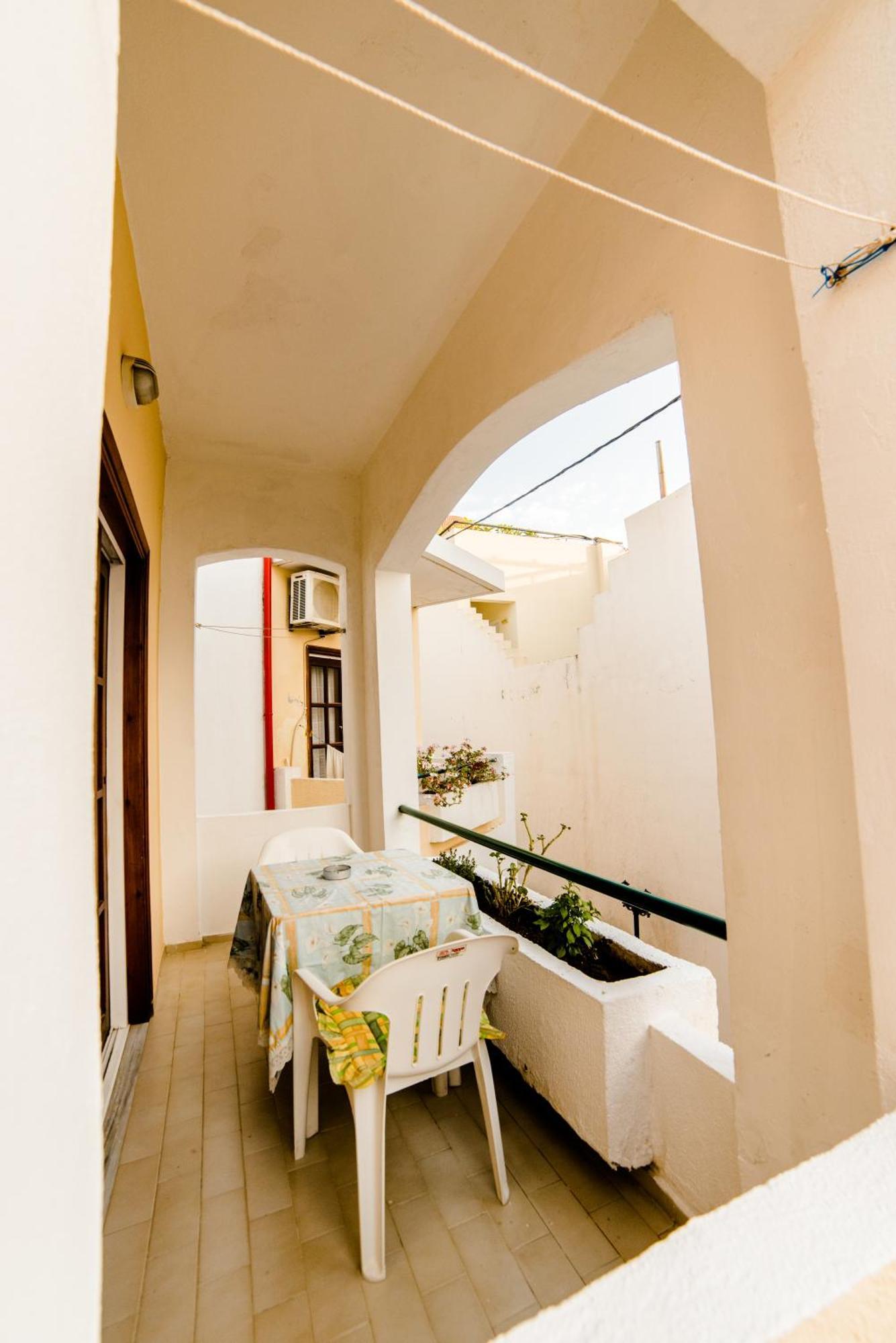 Erato Hotel Apartments Ретимно Экстерьер фото